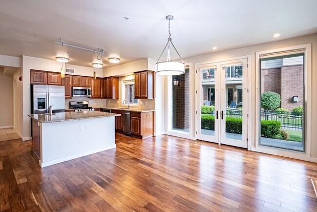 Building Photo - 355 W Waterside Dr