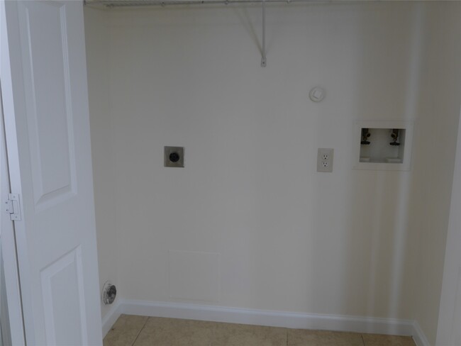 Building Photo - 16327 Bettong Ct