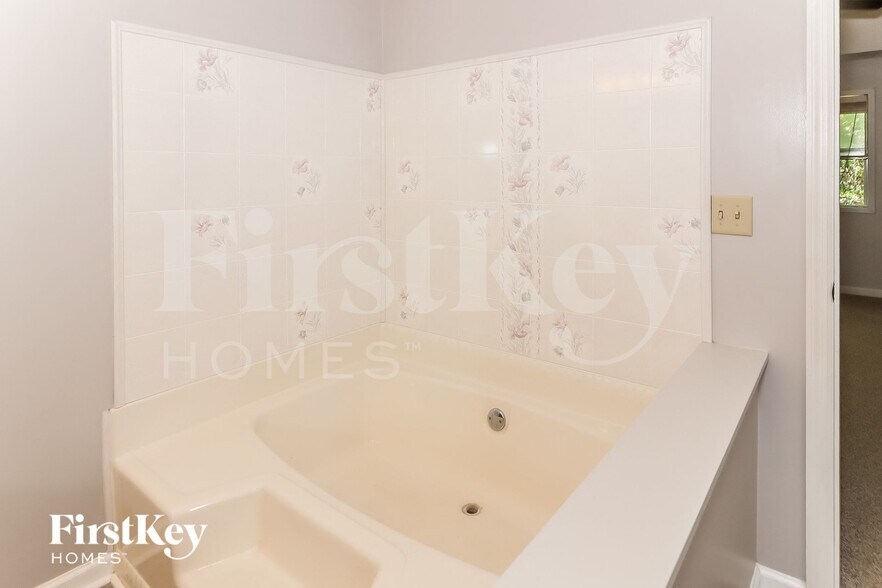 Building Photo - 115 River Trace Dr