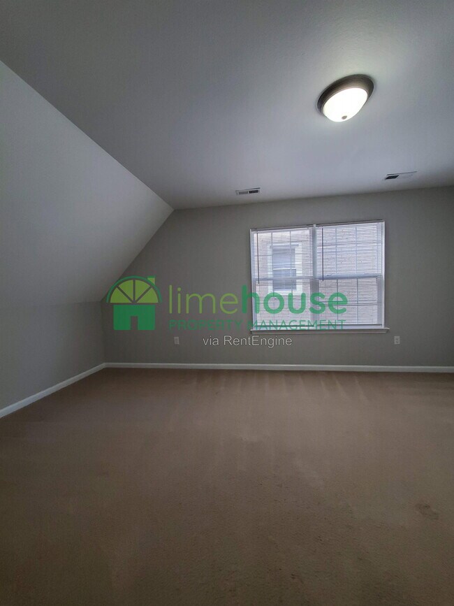 Building Photo - 420 W 30th St