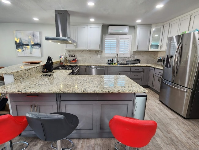 Building Photo - 3207 E Juniper Ave