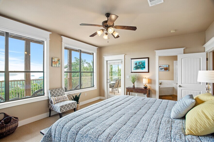 Building Photo - 18016 Edgewood Way