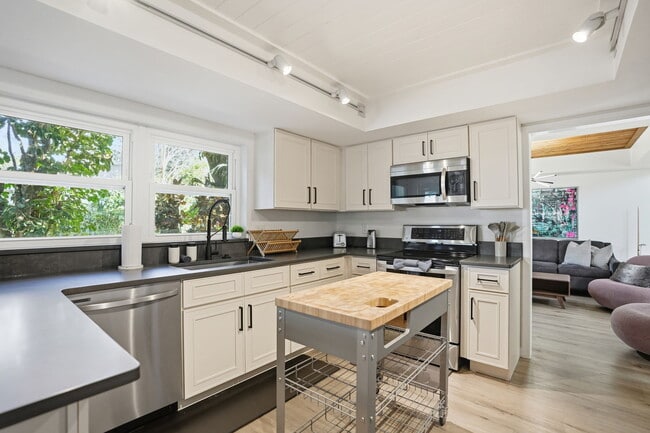 Building Photo - 13609 Heritage Way