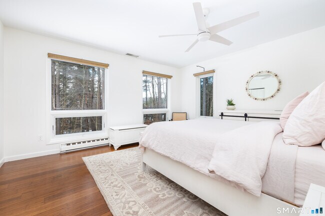 Building Photo - 9 Belshyre Ct