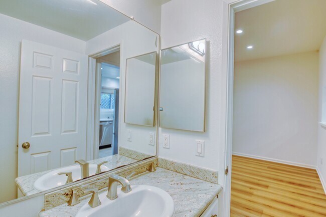 Building Photo - 938 18th St