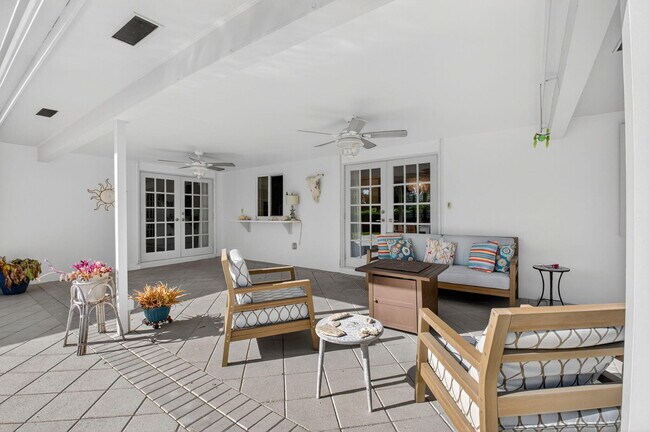 Building Photo - 4690 Palo Verde Dr