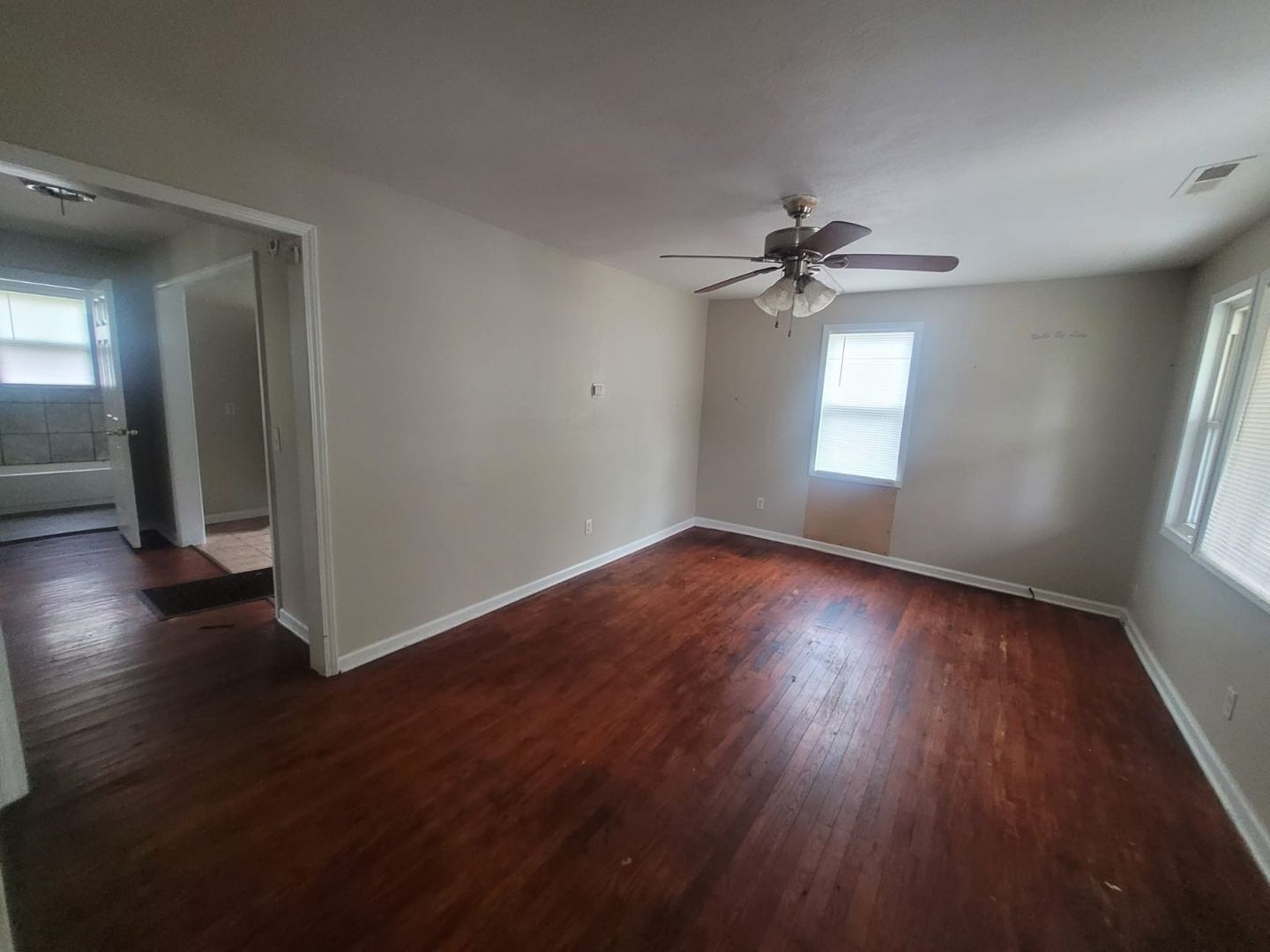 Building Photo - 121 Linn St