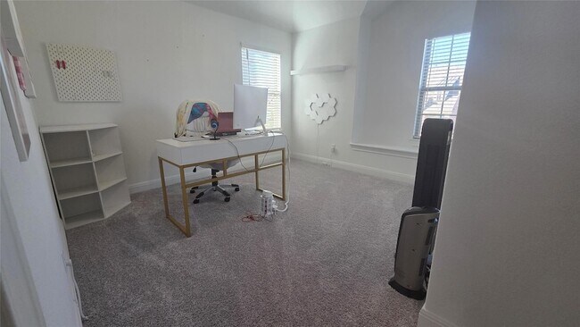 Building Photo - 125 Raleigh Dr