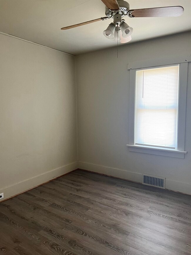 Building Photo - 906 S 7th St