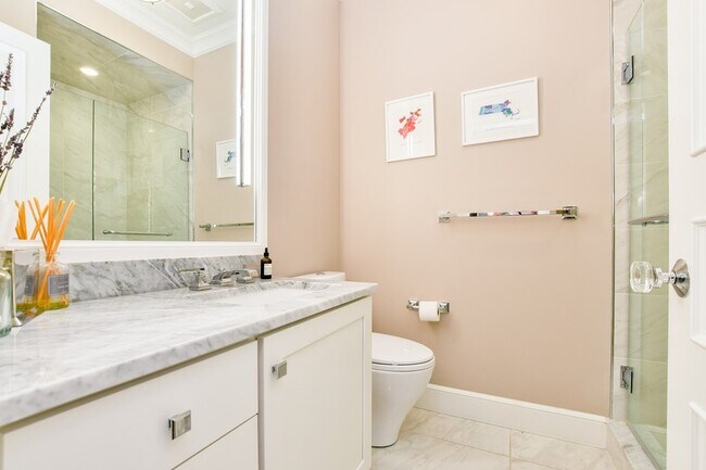 Building Photo - 298 Beacon St