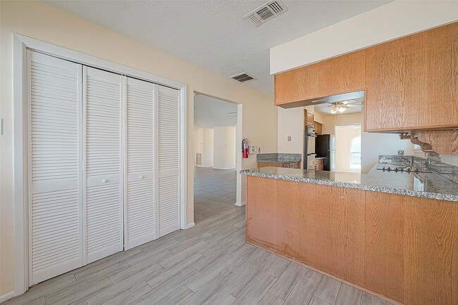 Building Photo - 830 Kenforest Dr