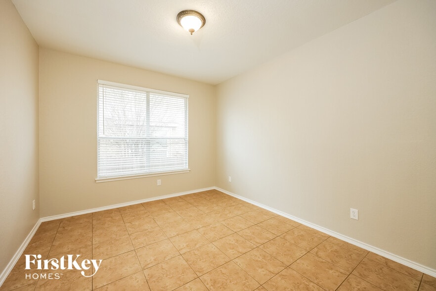 Building Photo - 6203 Palmetto Way