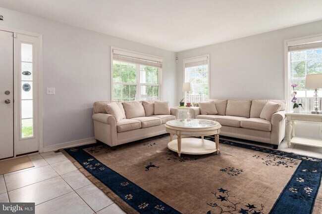 Primary Photo - 132B Pineview Ave