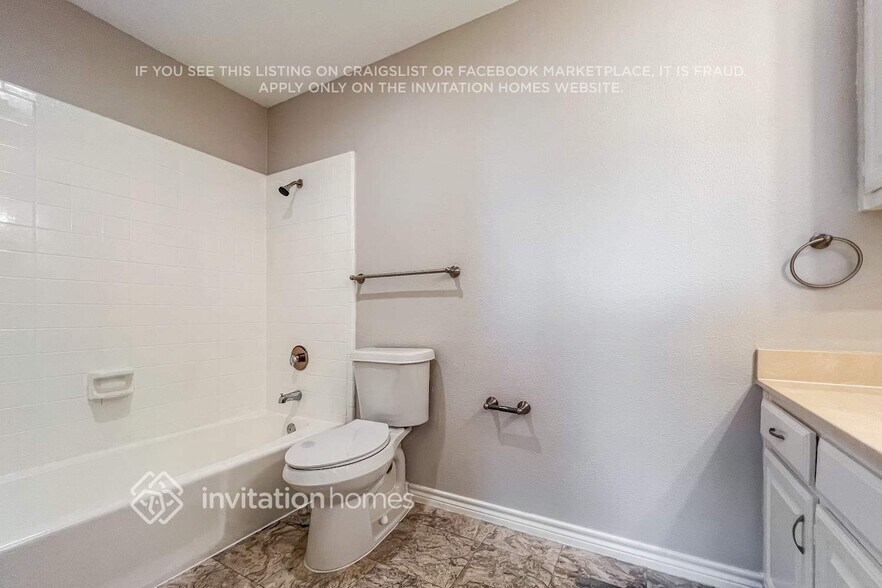 Building Photo - 404 Columbia Dr