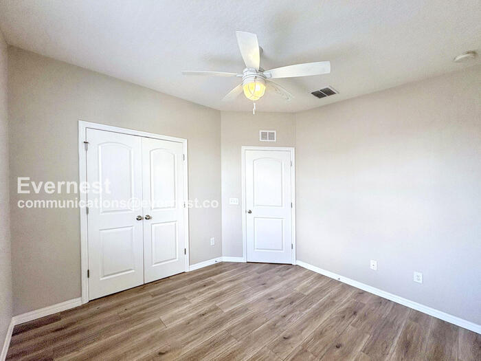 Building Photo - 2318 Sebago Dr