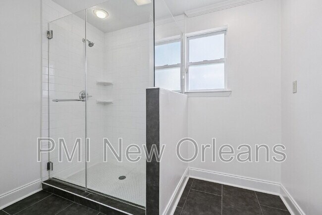 Building Photo - 12 Oaklawn Dr
