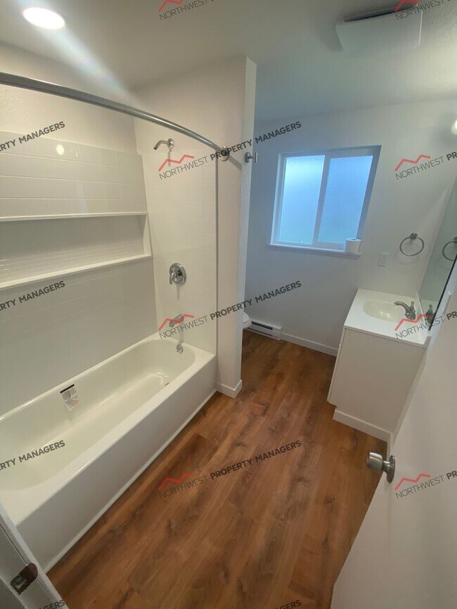 Building Photo - R19B