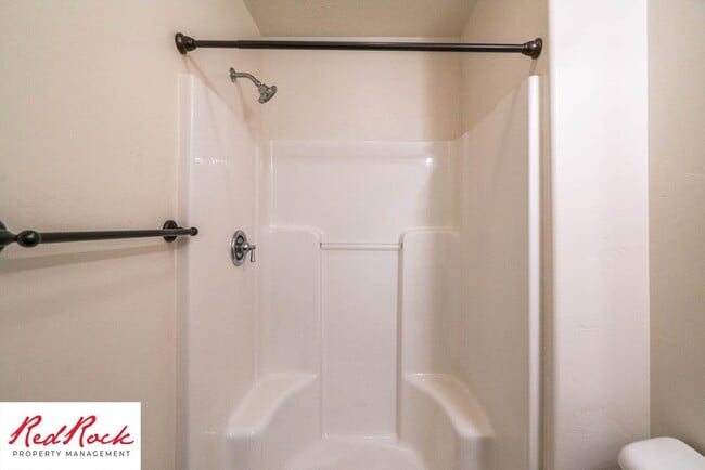 Building Photo - Dog Friendly, Stunning home in Southgate T...