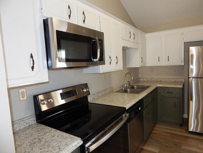 Building Photo - 4505 River Oaks Dr