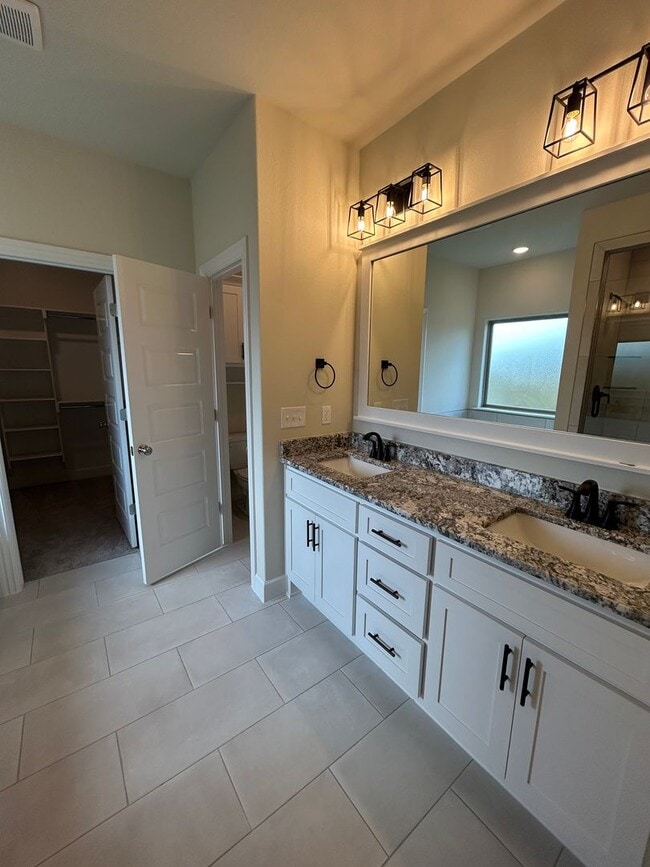 Building Photo - Beautiful Bentonville Home! 4 Bedrooms, 2....