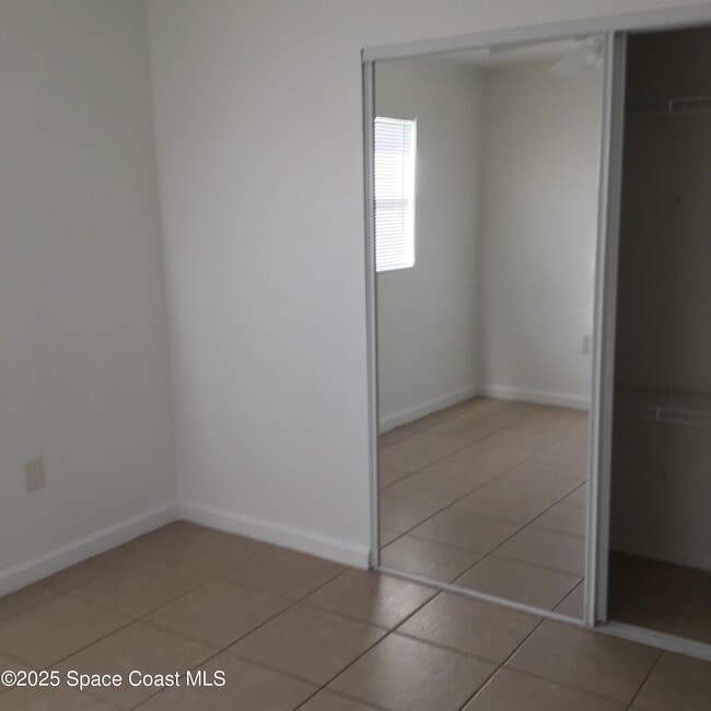 Building Photo - 2360 Warwick Rd