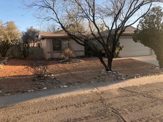Building Photo - 2521 W Glenbrook Way