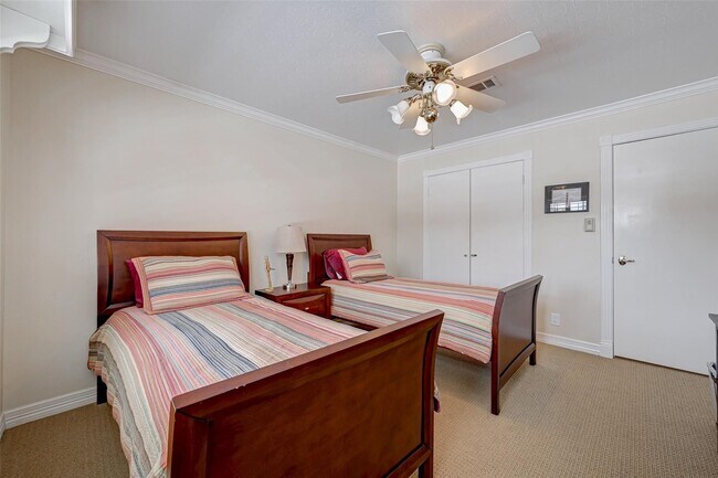 Building Photo - 6329 Del Monte Dr