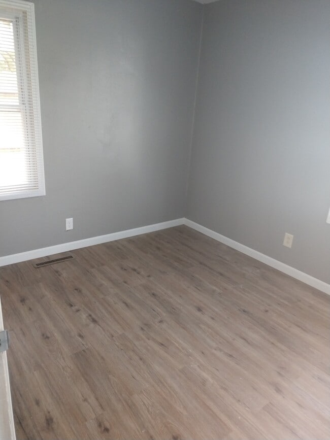 Building Photo - 1807 Southwood Dr