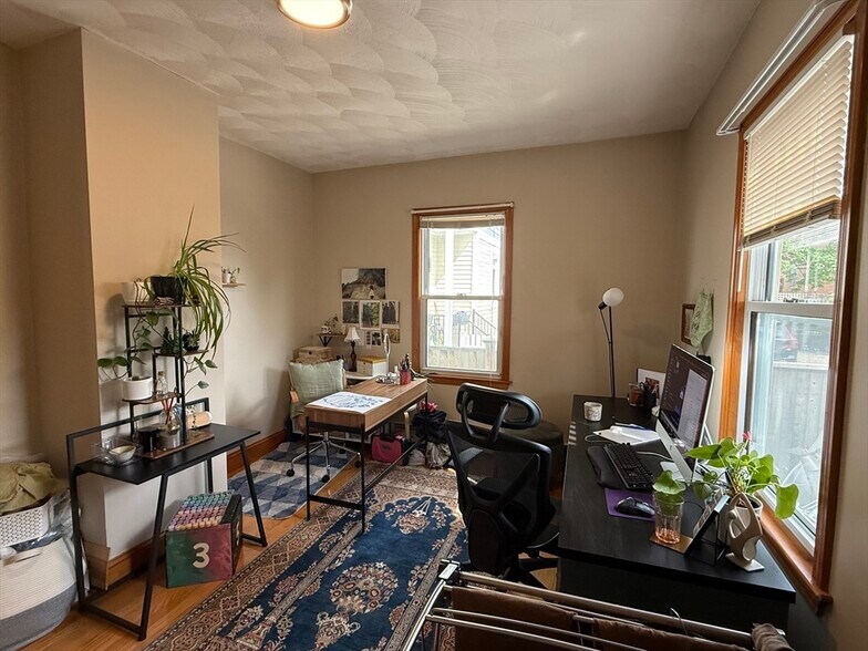Building Photo - 9 Rossmore St