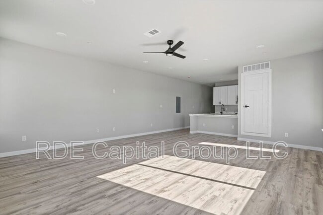 Building Photo - 948 S Corinth St Rd