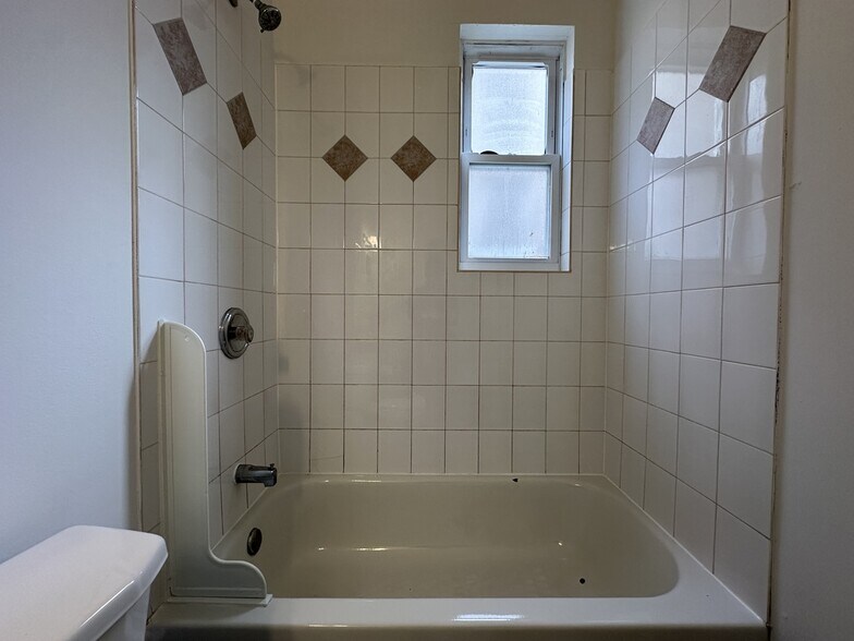 Building Photo - 2112 N Campbell Ave