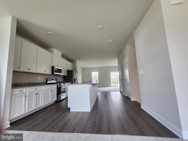 Building Photo - 844 New Castle Landing Dr