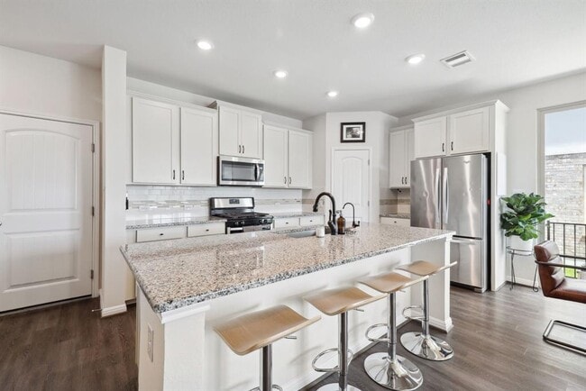 Building Photo - 2204 Land Grant Wy