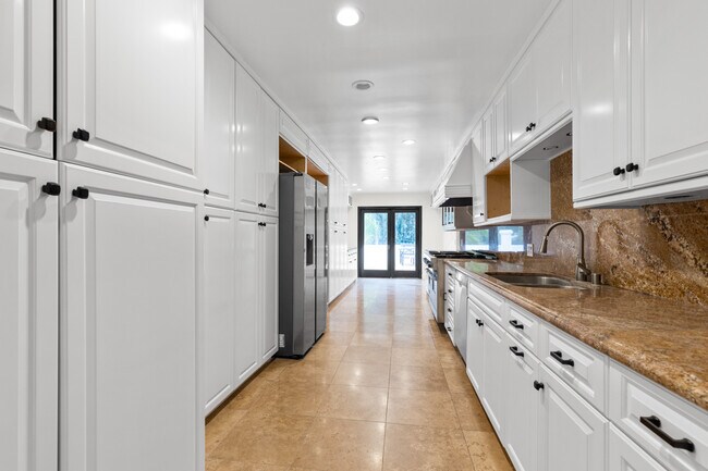 Building Photo - 9572 Stuart Ln