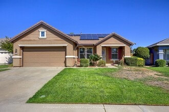 Building Photo - Beautiful 4 BD 2 BA Lincoln Home