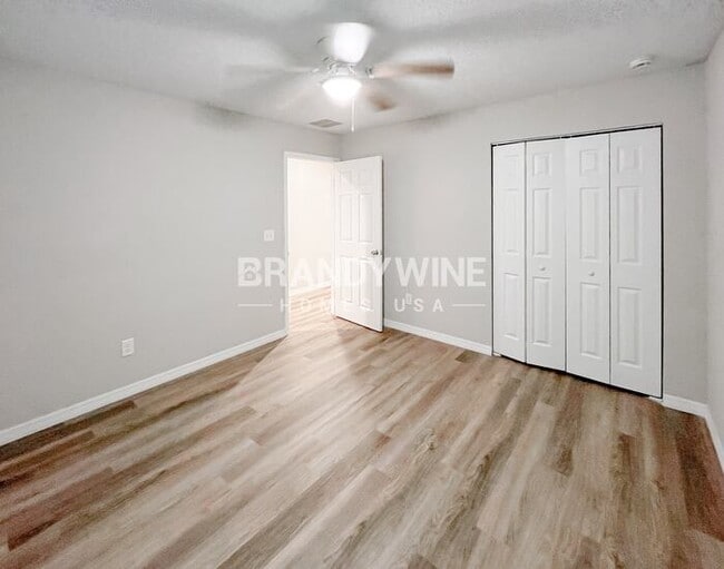 Building Photo - 5301 Oaktrail Ln