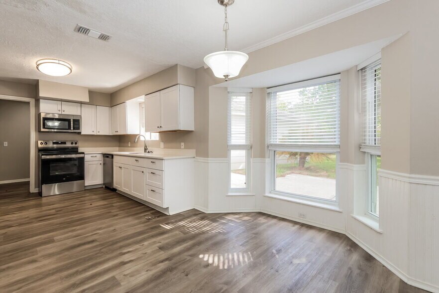 Building Photo - 17930 Cypress Spring Dr