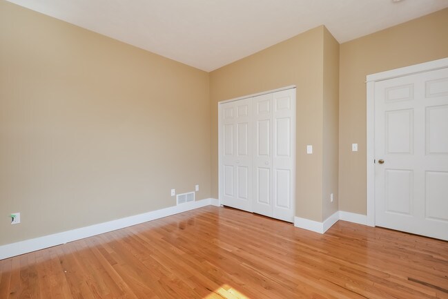 Building Photo - 422 Cadwell Ave NW