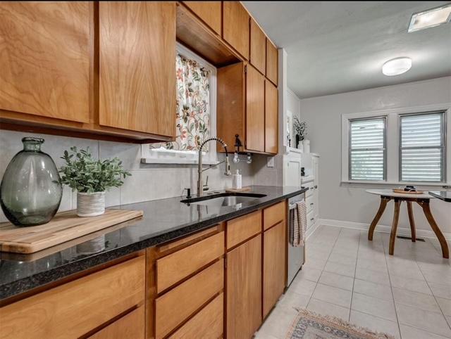 Building Photo - 4507 N Donald Ave