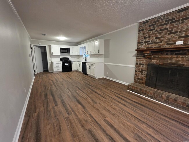 Building Photo - 109 S Longfield Ave