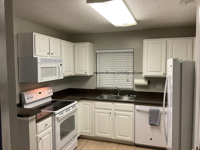 Building Photo - 90 Hidden Lake Dr