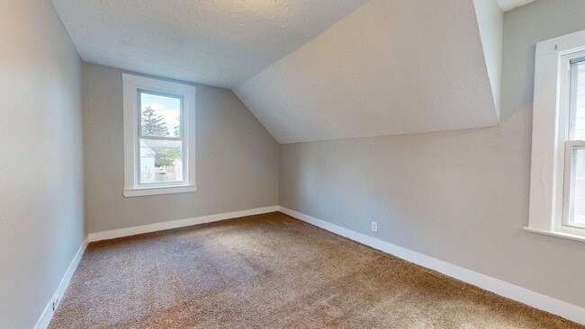 Building Photo - Clark / Fulton Area - 3 Bedrooms - 1 Bath - Single Family Home