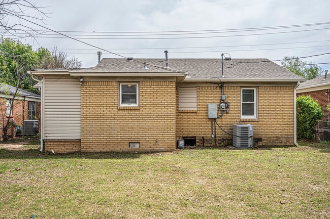 Building Photo - Updated 3 Bed - 1 Bath in Bethany!