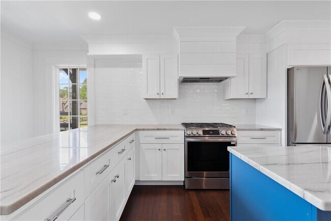 Building Photo - 1296 Hilton Dr