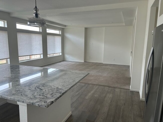 Building Photo - 3 bedroom 2 1/2 bathroom house in Commerce...