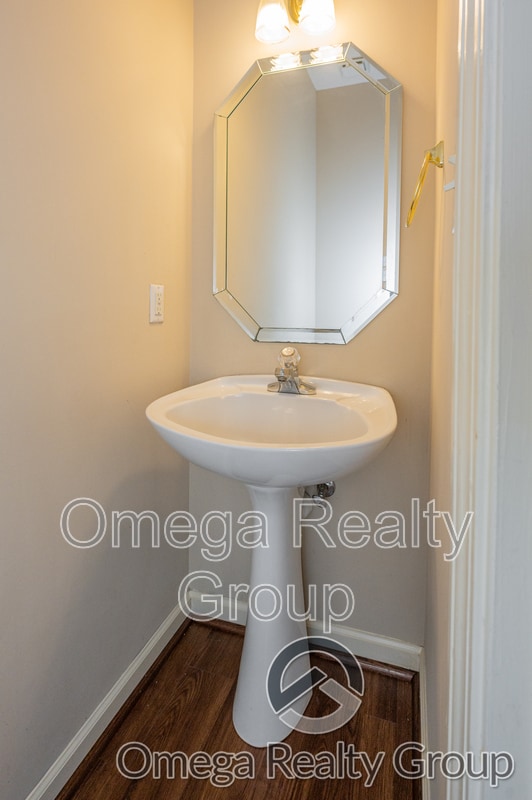 Building Photo - 1934 Live Oak Trce