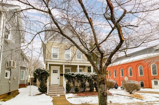 Building Photo - 61 N Main St