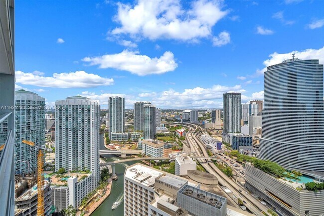 Building Photo - 200 Biscayne Blvd Way