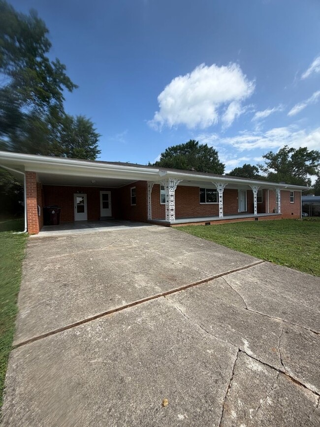 Building Photo - 942 Margaret Dr