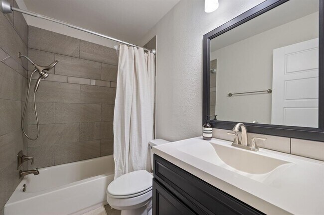 Building Photo - 6305 Clubway Ln